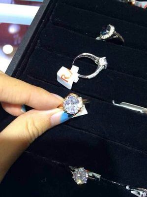 璀璨選擇 水晶戒指零售兼批發，盡享鉆石珠寶玉器之美